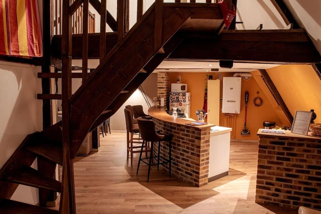 Duplex Atypique Dans La Cite Medievale 랑 외부 사진