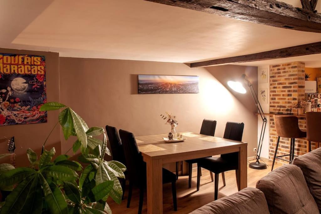 Duplex Atypique Dans La Cite Medievale 랑 외부 사진